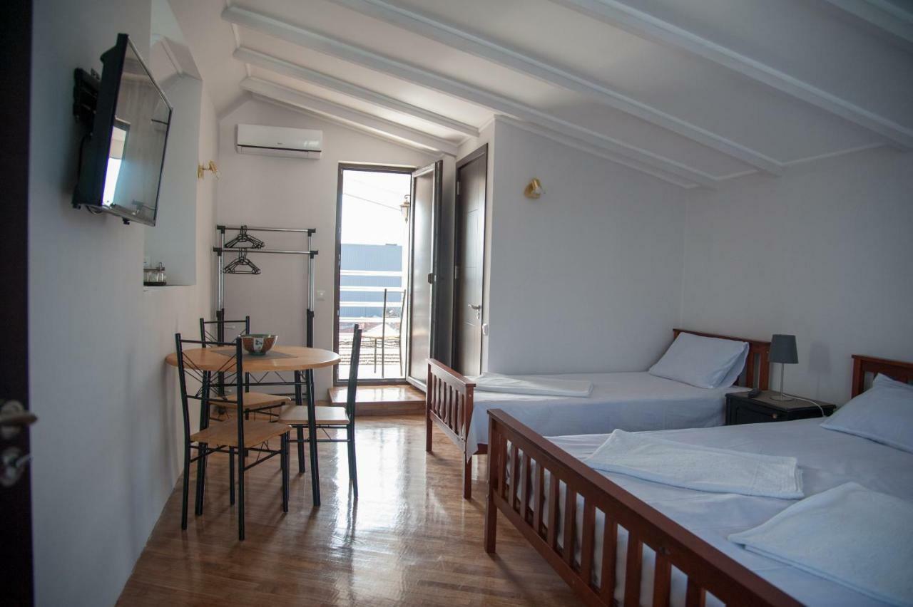 Cozy Guest House In Old Batoemi Buitenkant foto
