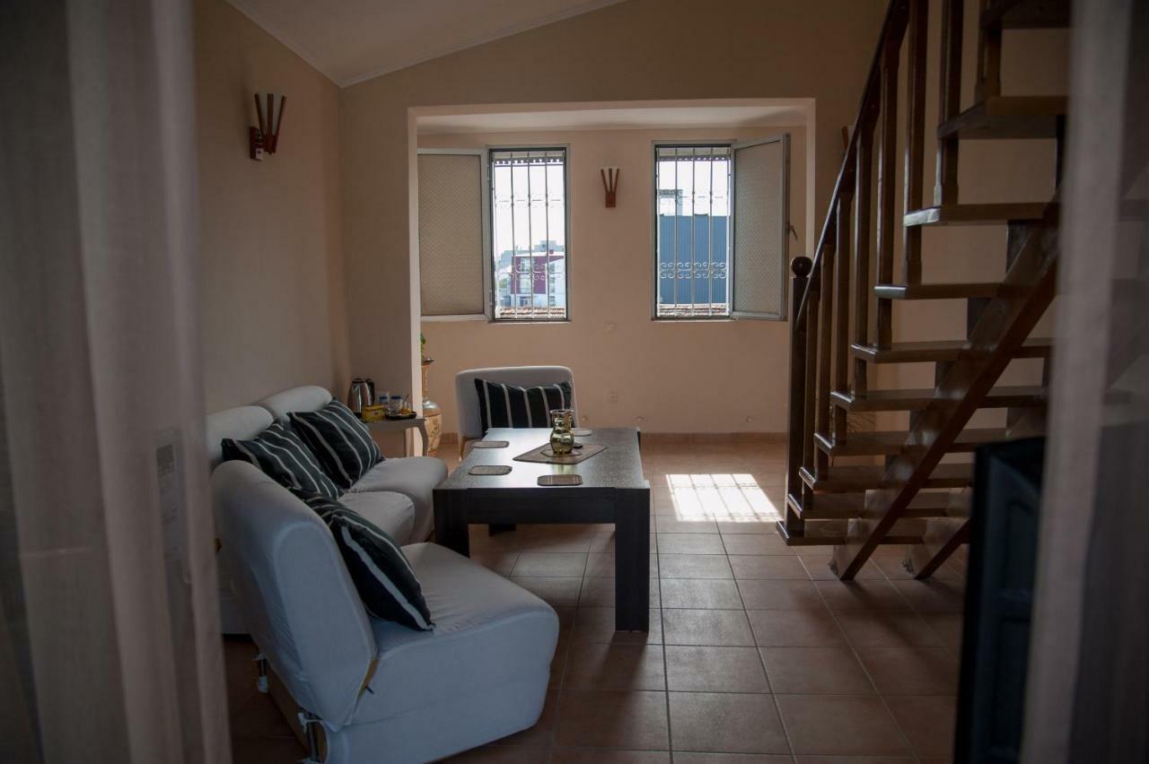 Cozy Guest House In Old Batoemi Buitenkant foto