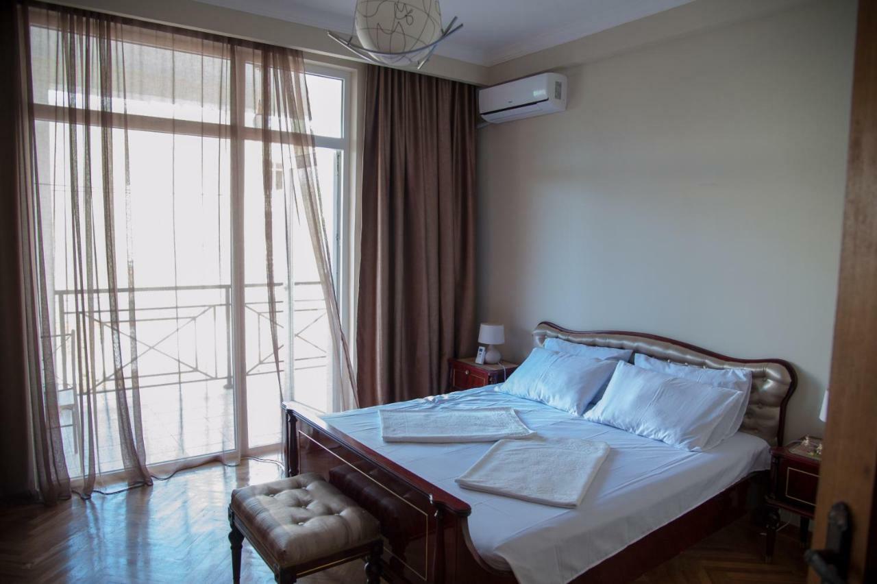 Cozy Guest House In Old Batoemi Buitenkant foto