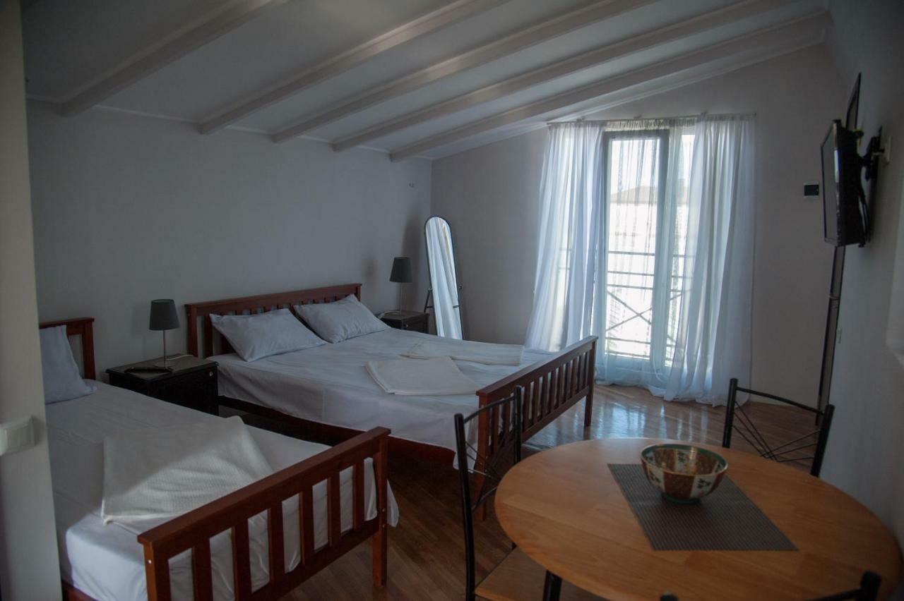 Cozy Guest House In Old Batoemi Buitenkant foto