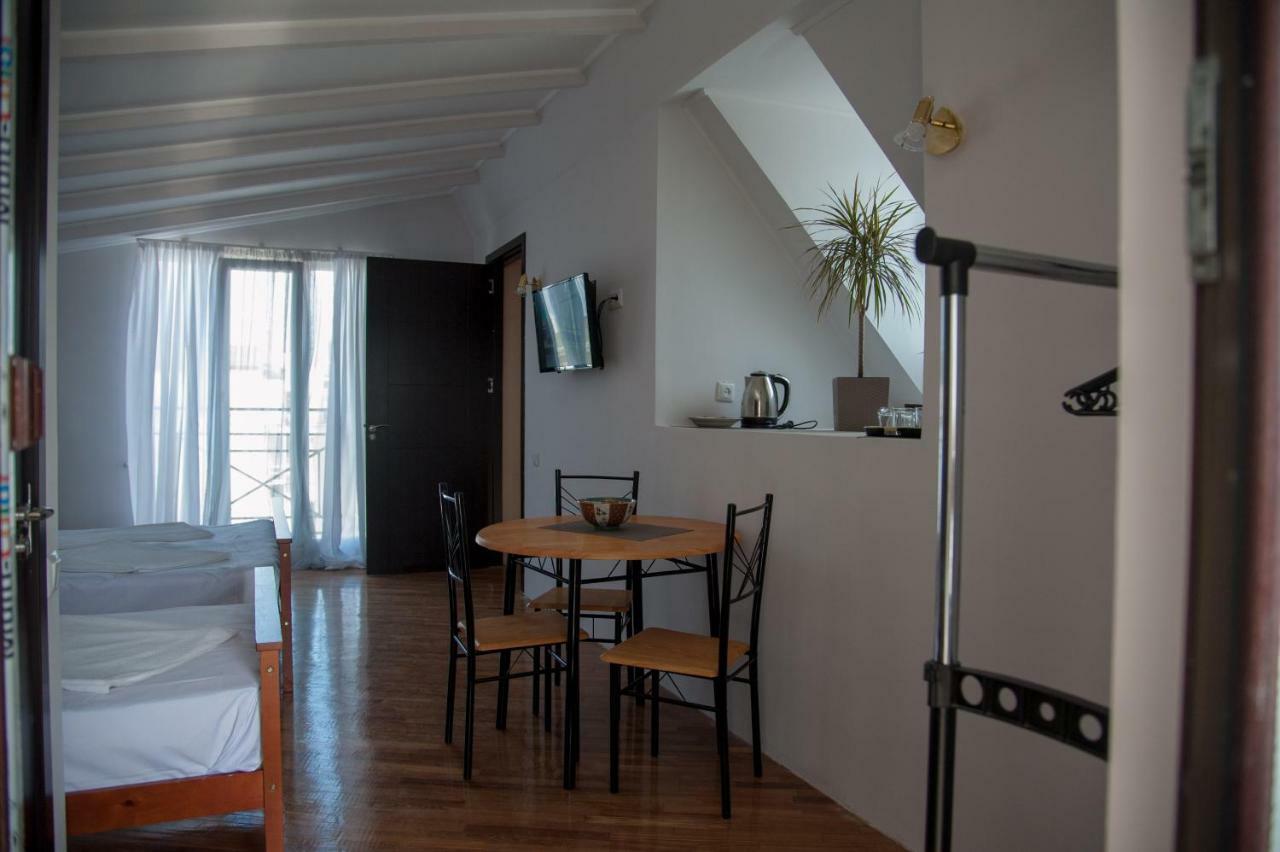 Cozy Guest House In Old Batoemi Buitenkant foto