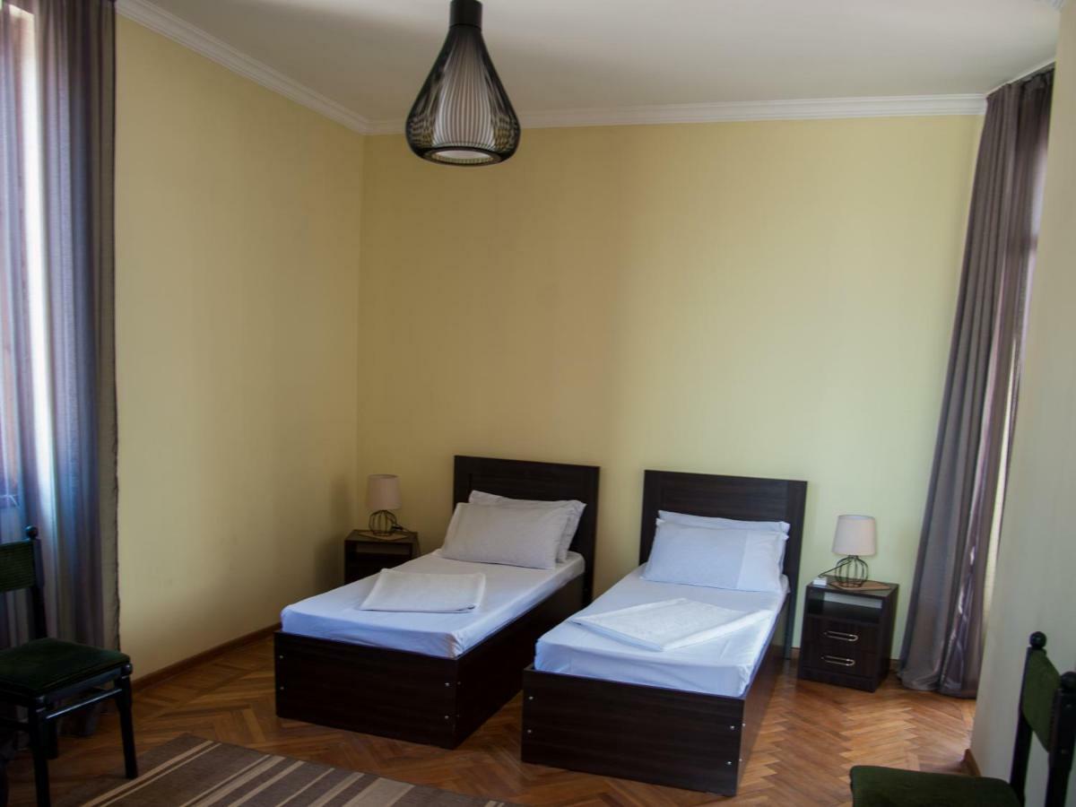 Cozy Guest House In Old Batoemi Buitenkant foto