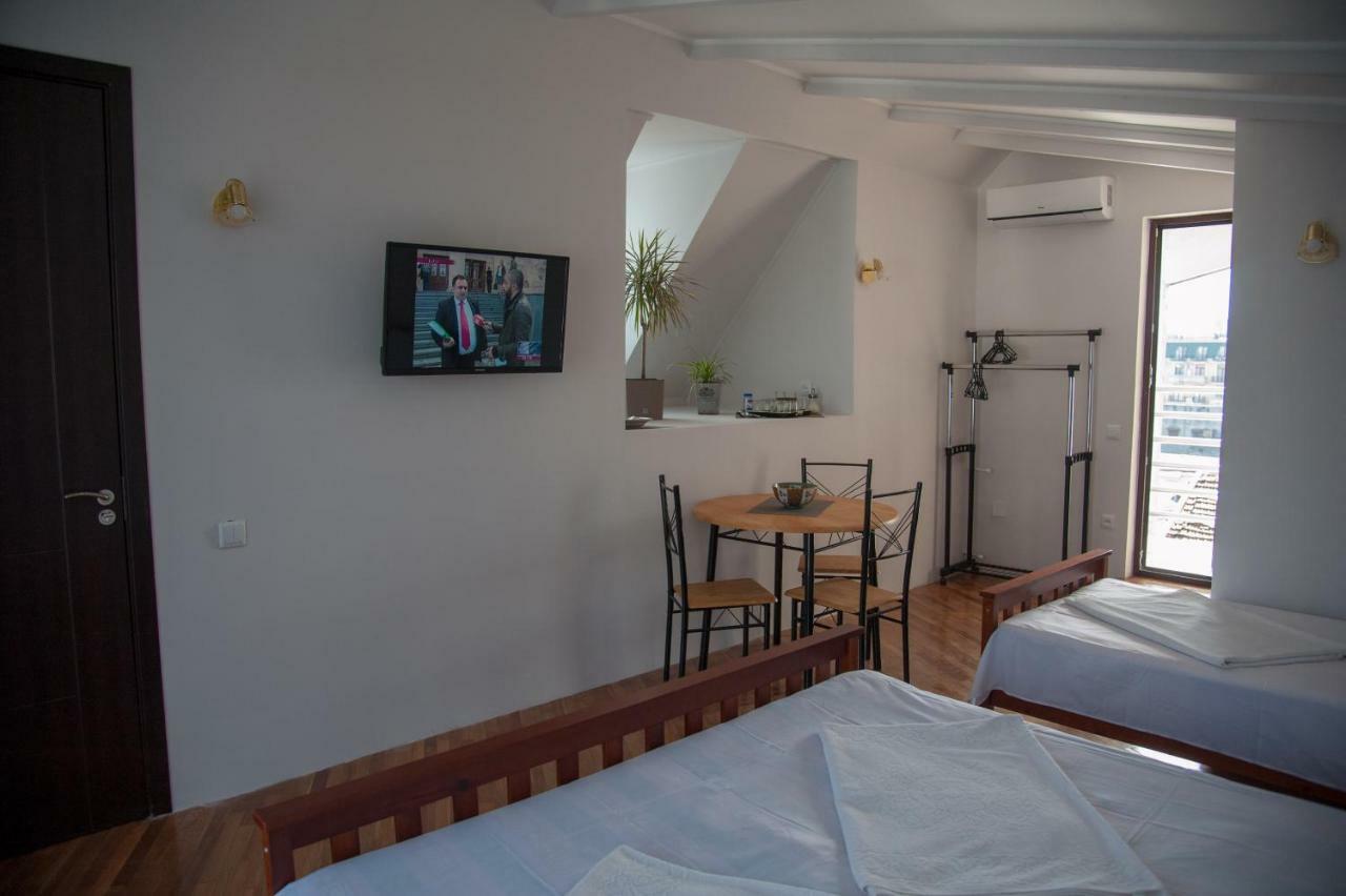 Cozy Guest House In Old Batoemi Buitenkant foto