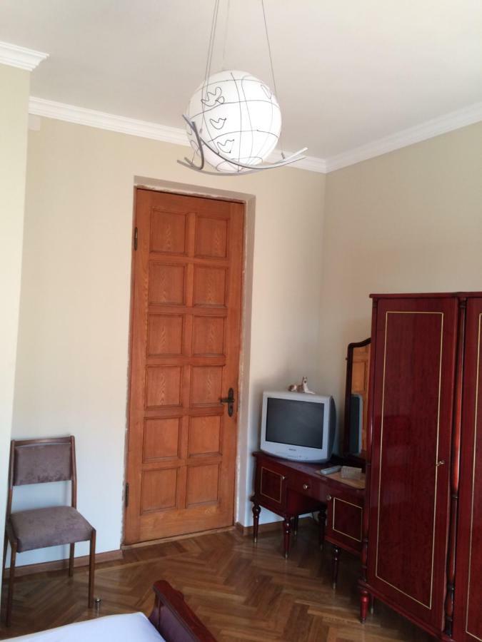 Cozy Guest House In Old Batoemi Buitenkant foto