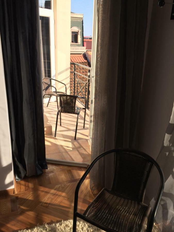 Cozy Guest House In Old Batoemi Buitenkant foto