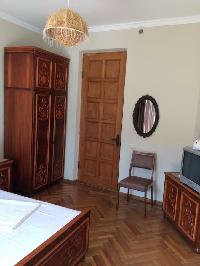 Cozy Guest House In Old Batoemi Buitenkant foto