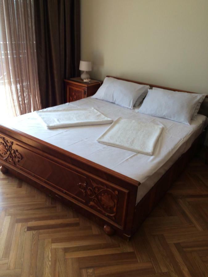 Cozy Guest House In Old Batoemi Buitenkant foto