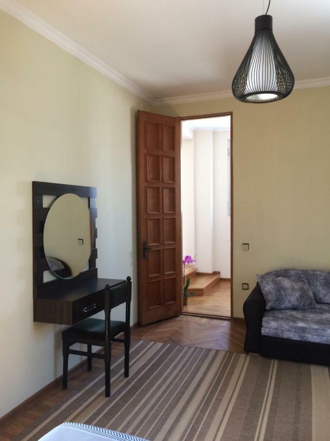 Cozy Guest House In Old Batoemi Buitenkant foto